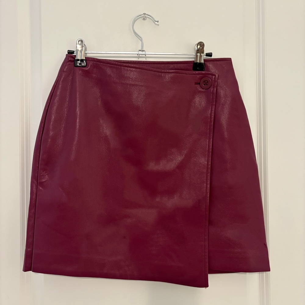 Chic Babaton (Aritzia) Wine Vegan Leather Skirt